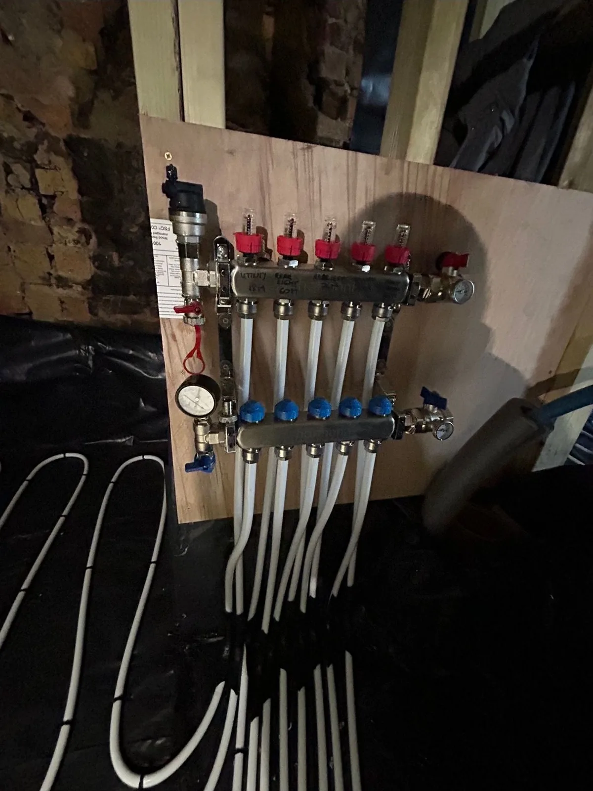 Underfloor heating manifold with flow gauges installed on the wall